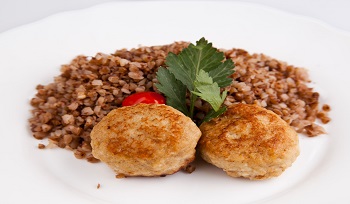Котлета куриная с гречкой